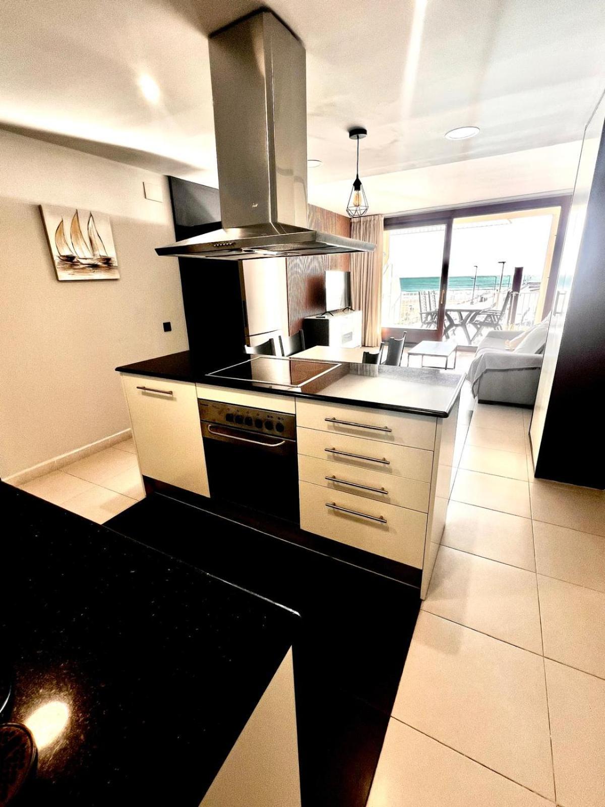 קמברילס Apartaments Voramar מראה חיצוני תמונה