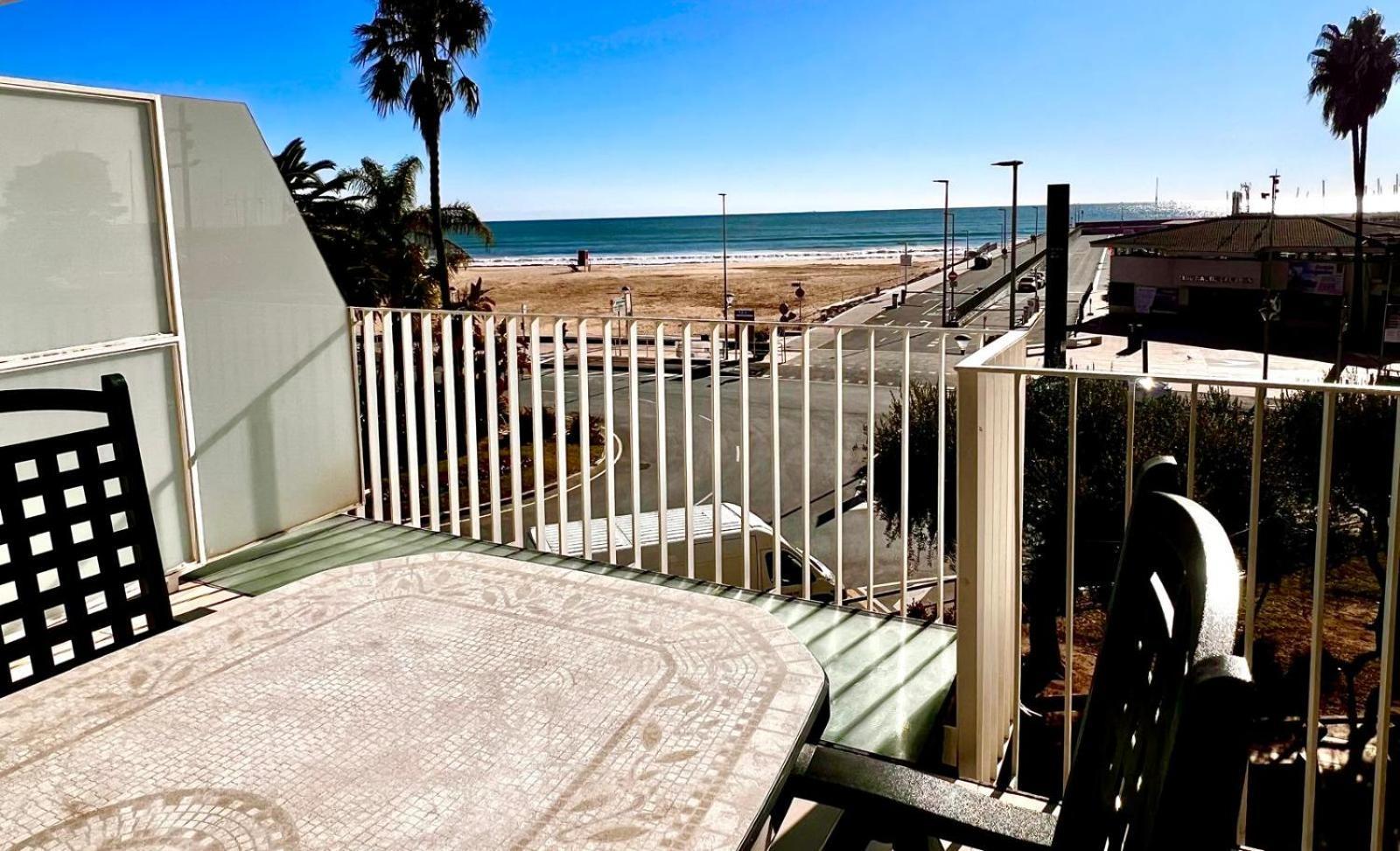 קמברילס Apartaments Voramar מראה חיצוני תמונה