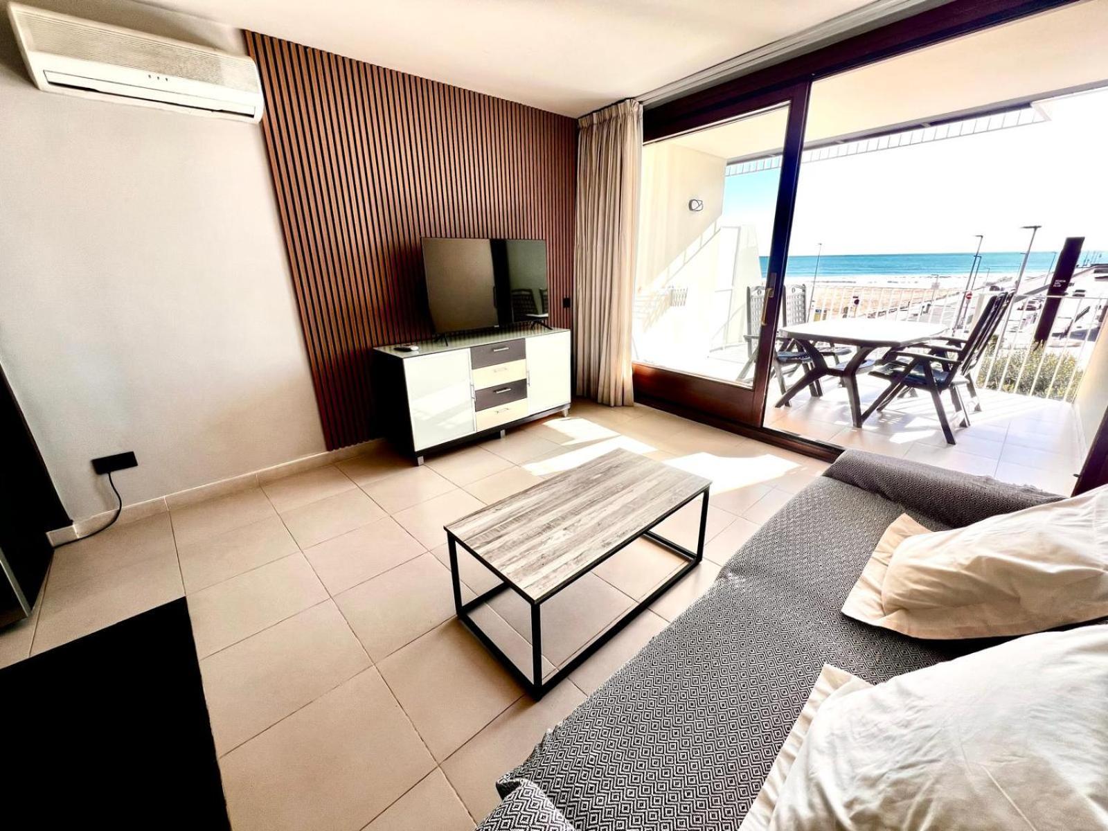 קמברילס Apartaments Voramar מראה חיצוני תמונה
