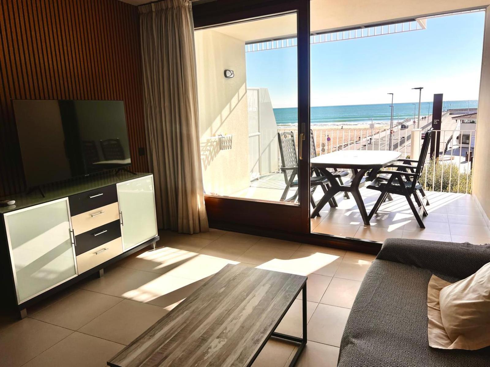 קמברילס Apartaments Voramar מראה חיצוני תמונה