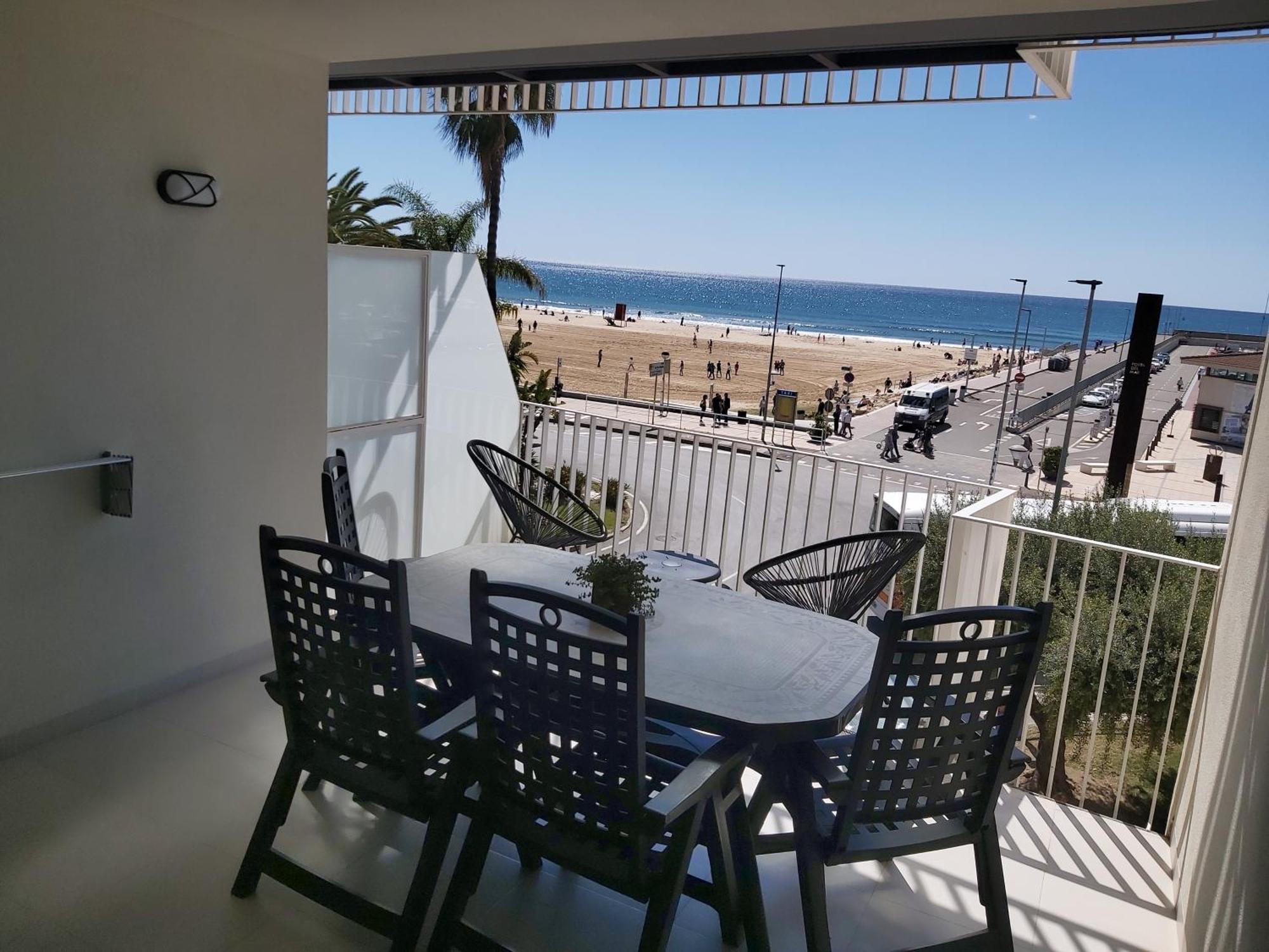 קמברילס Apartaments Voramar מראה חיצוני תמונה