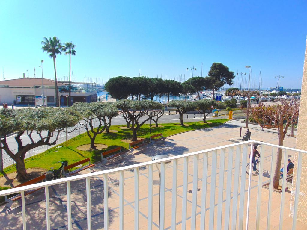 קמברילס Apartaments Voramar מראה חיצוני תמונה