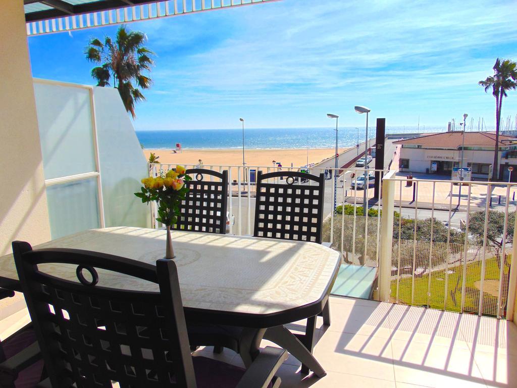 קמברילס Apartaments Voramar מראה חיצוני תמונה