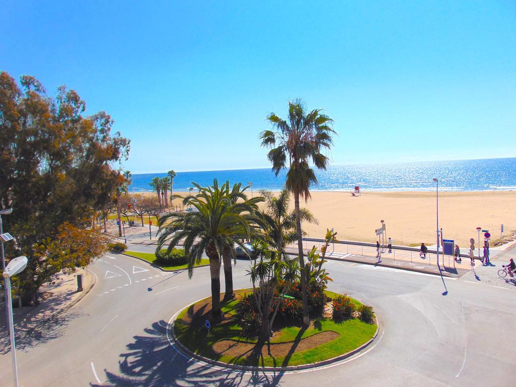קמברילס Apartaments Voramar מראה חיצוני תמונה