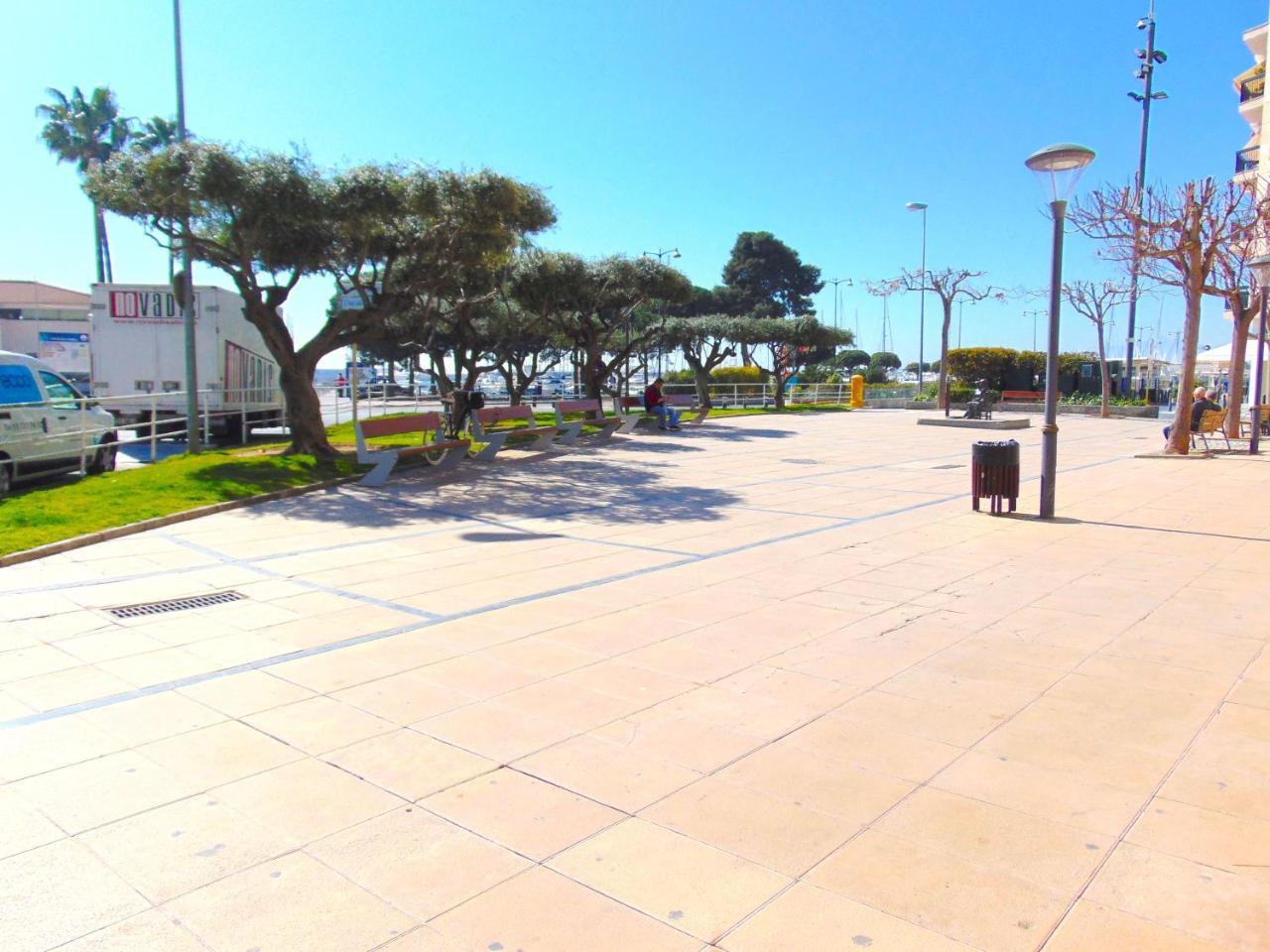 קמברילס Apartaments Voramar מראה חיצוני תמונה